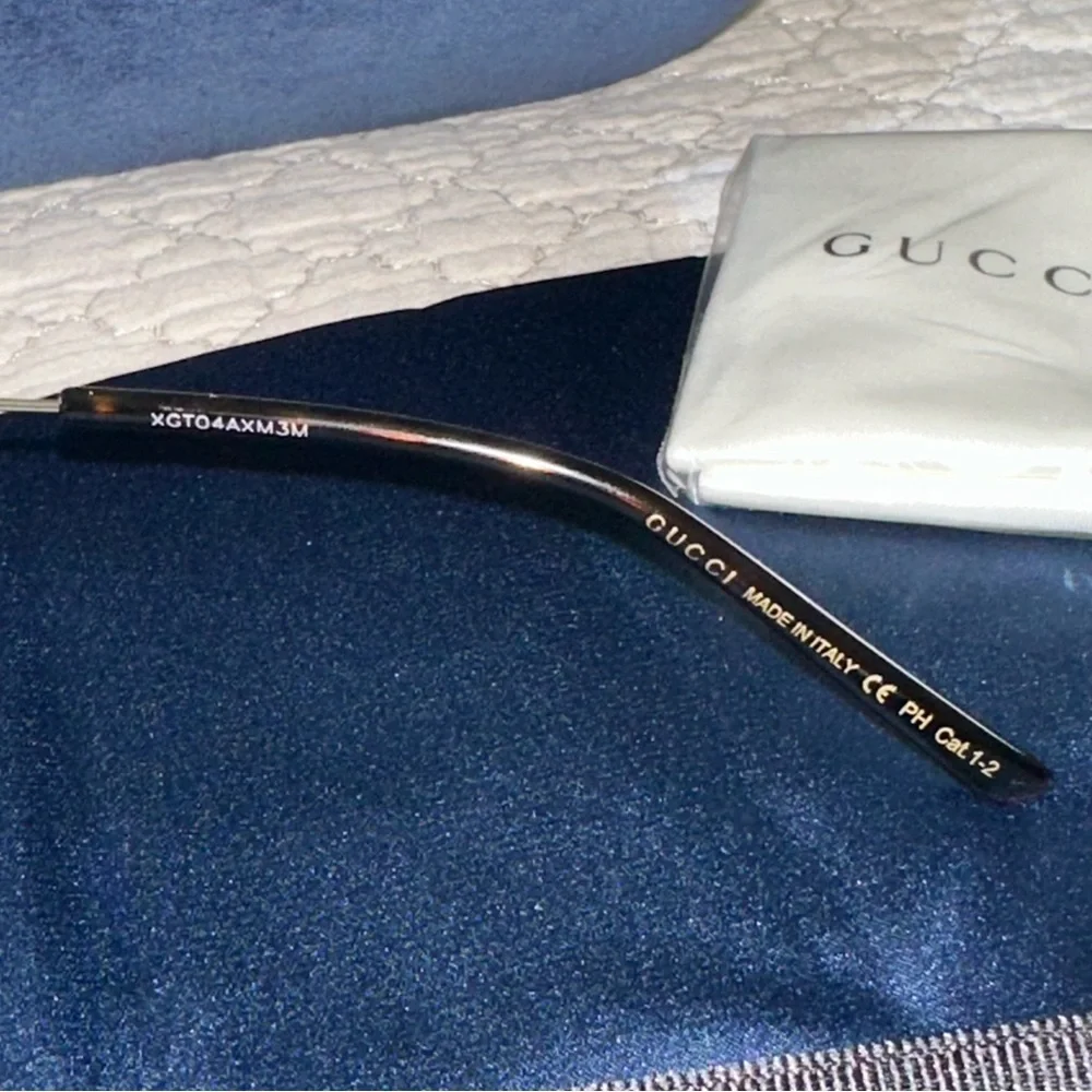 Price Firm - 100% Authentic GUCCI GG1048S Blue Light Oval Sunglasses